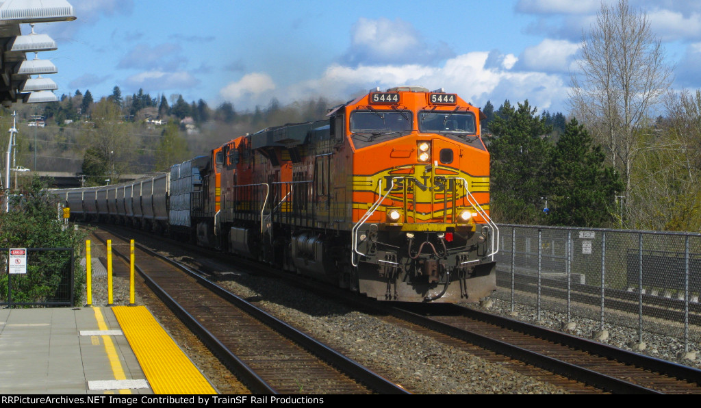 BNSF 5444 Leads a Manifest